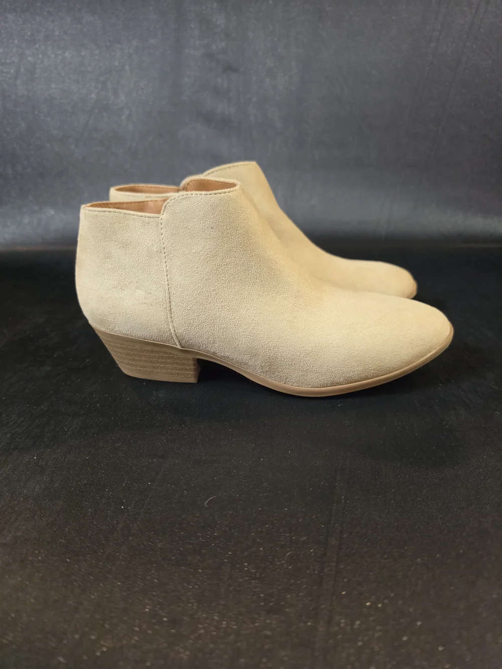 Soda Women's Ankle Booties Size 8.5 Beige Faux Suede Side Zip Low Block Heel